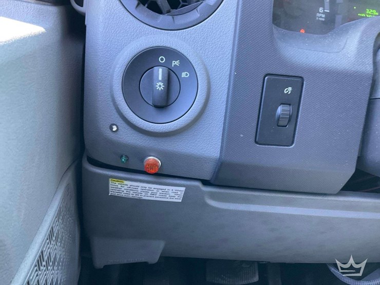 2012-ford-e350-image-18