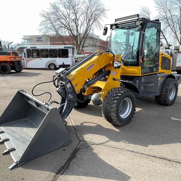 #114 • New Magnum 3300P Telescoping Wheel Loader