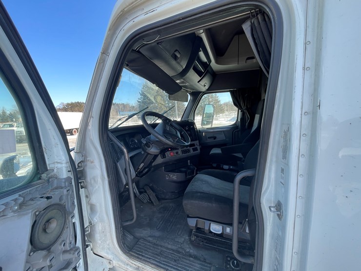 #1454-•-2019-freightliner-cascadia-truck-tractor**non-runner**-(has-mn-title)-image-37