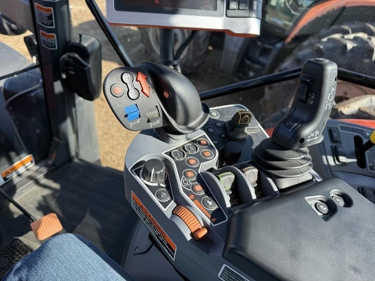 2023-kubota-m7-152-image-16