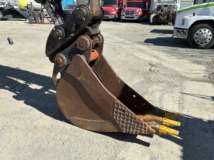 2017-takeuchi-tb2150-image-5