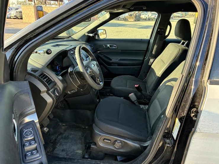 2018-ford-explorer-image-12