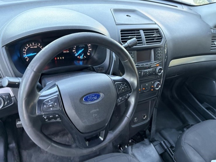 2018-ford-explorer-image-11