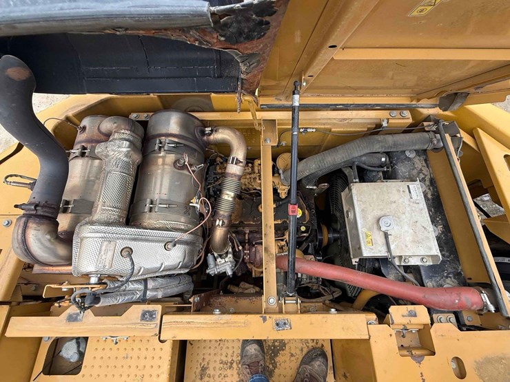 2018-caterpillar-325fl-image-16