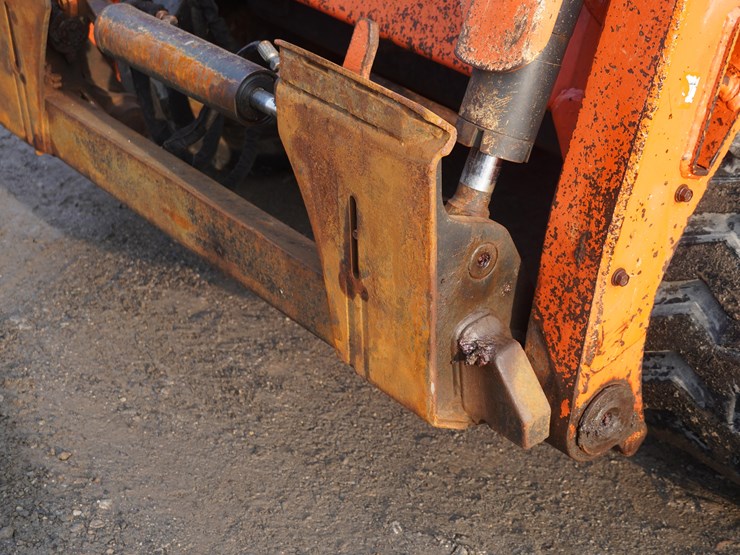 2017-kubota-3800-image-52