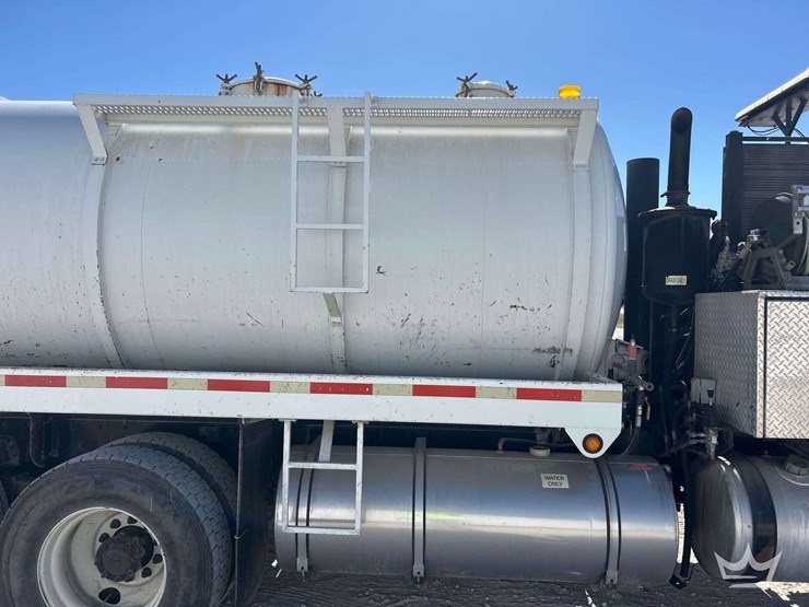 2016-freightliner-114sd-image-25