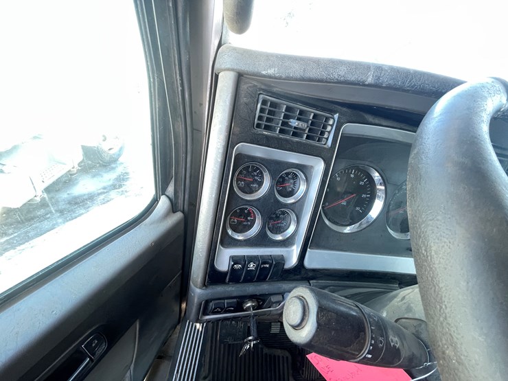 2006-kenworth-t800-image-45