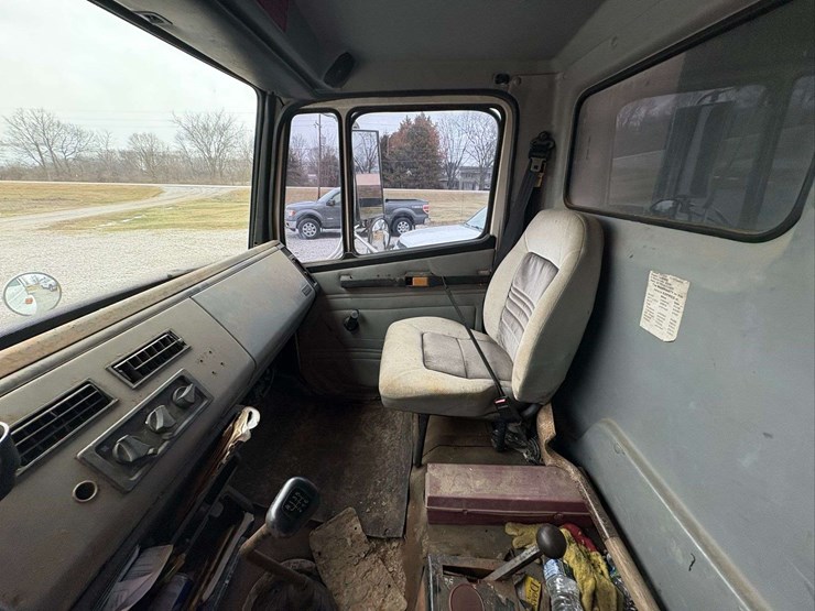 1996-freightliner-dump-truck-image-18