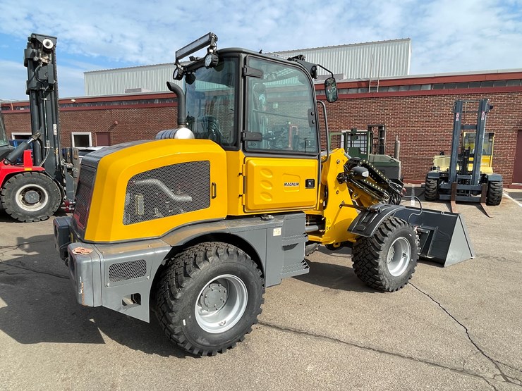 #114-•-new-magnum-3300p-telescoping-wheel-loader-image-5