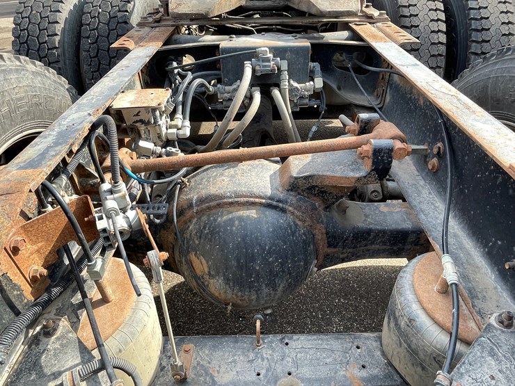 2000-international-9900-image-37