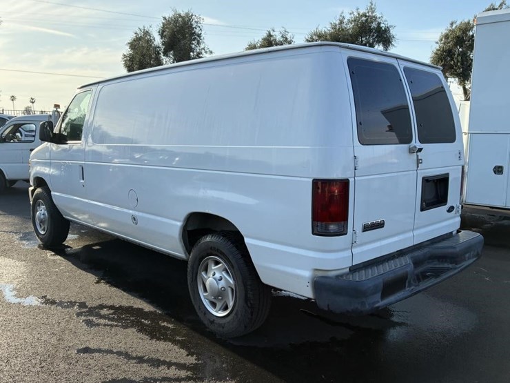 2010-ford-e350-image-4
