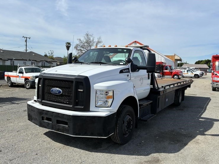 2016-ford-f650-image-1