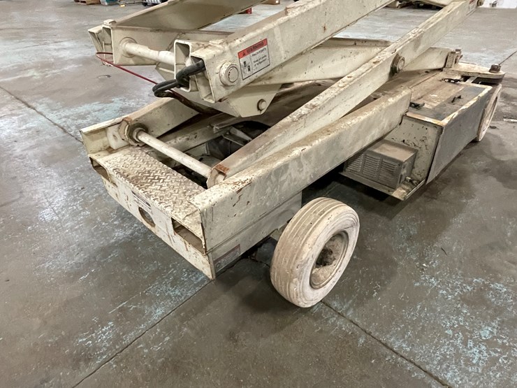 #204-•-terex-ts26-electric-scissor-lift-image-23