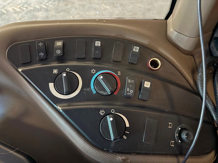 2022-white-251-image-48