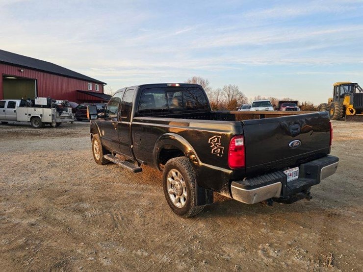 2011-ford-f250-lariat-image-2