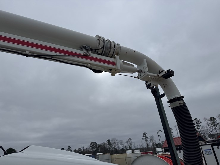 2016-freightliner-114sd-image-21