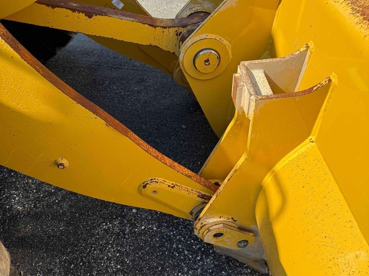 2023-caterpillar-938m-image-5