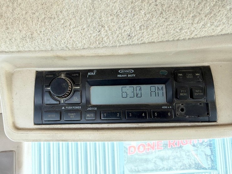 2016-john-deere-5100e-image-24