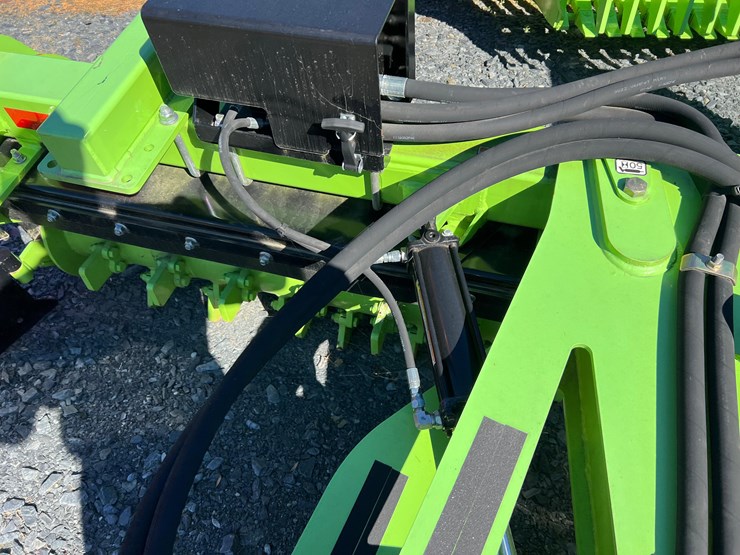 2022-white-251-image-10