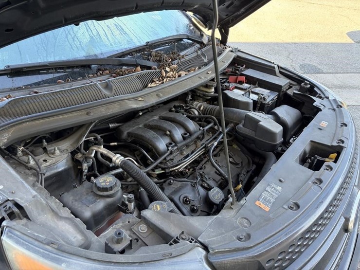 2015-ford-explorer-image-6