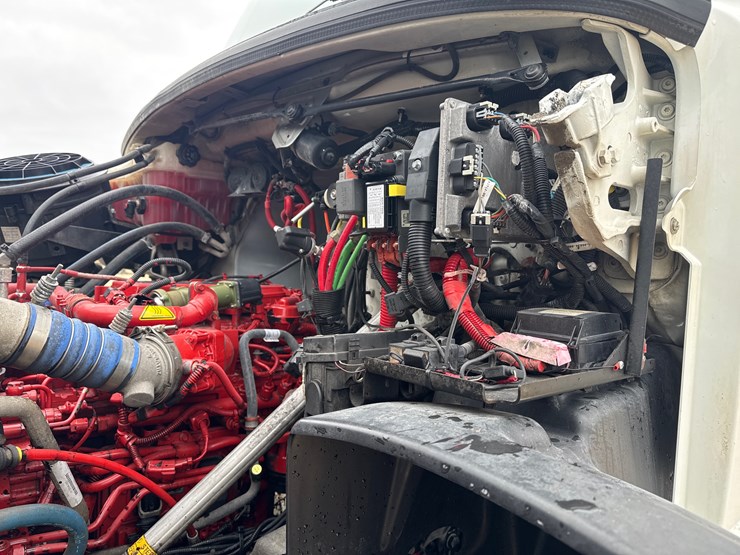 2016-freightliner-114sd-image-34