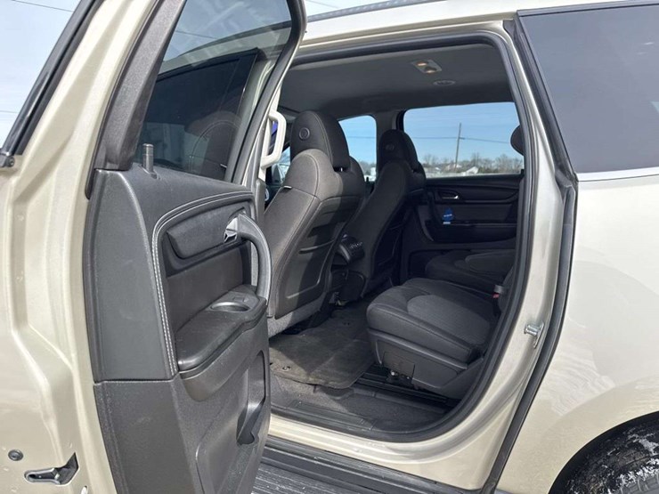 2015-chevrolet-traverse-image-11
