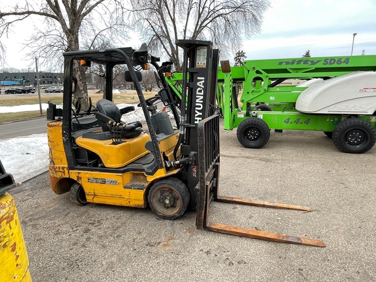 2019-hyundai-25lc-7a-image-4