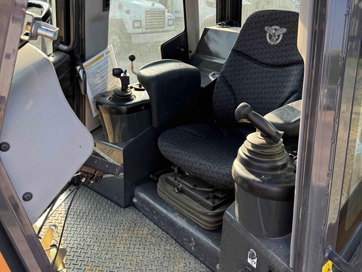 2021-case-850m-image-13