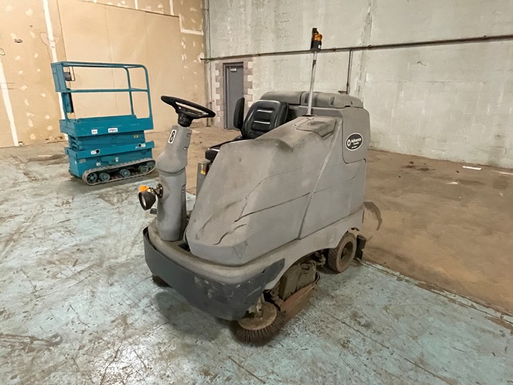 #193-•-advance-condor-axp-electric-floor-scrubber-image-1