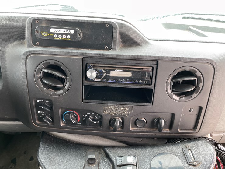 2014-ford-e450-image-41