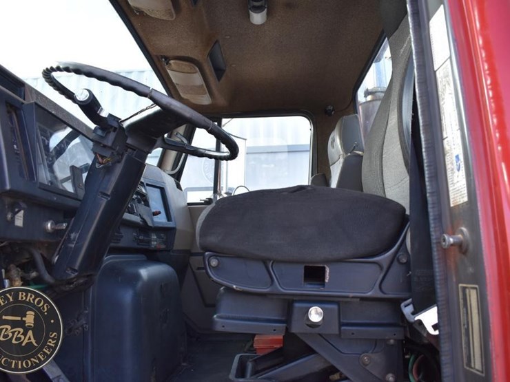 1993-international-8200-image-32