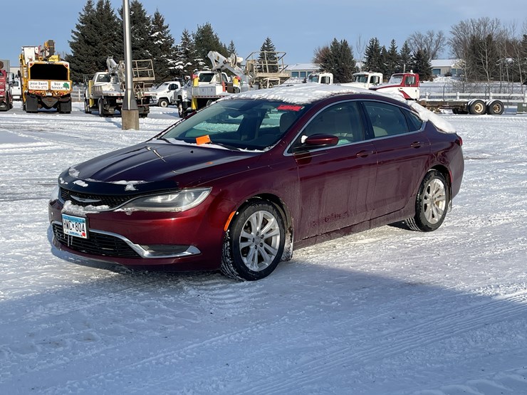 #1524-•-2016-chrysler-200-(has-mn-title)-image-1