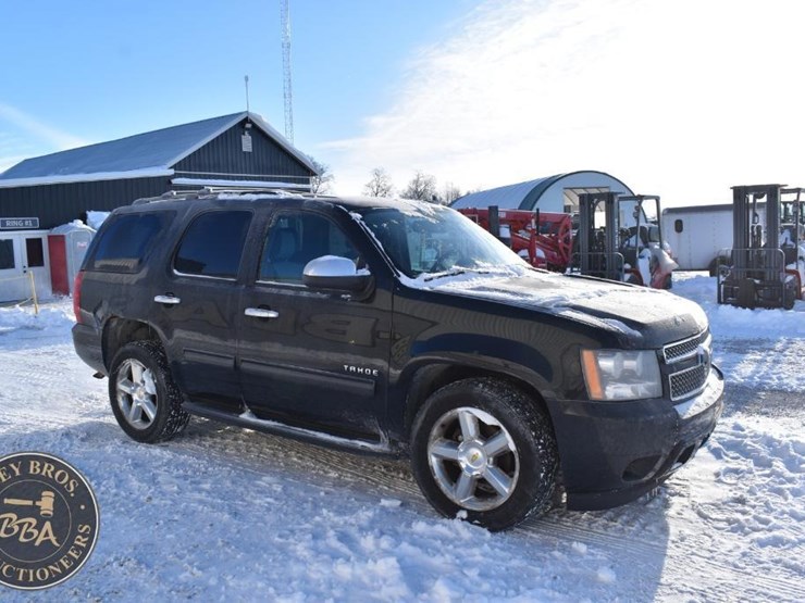 2013-chevrolet-tahoe-ls-image-12