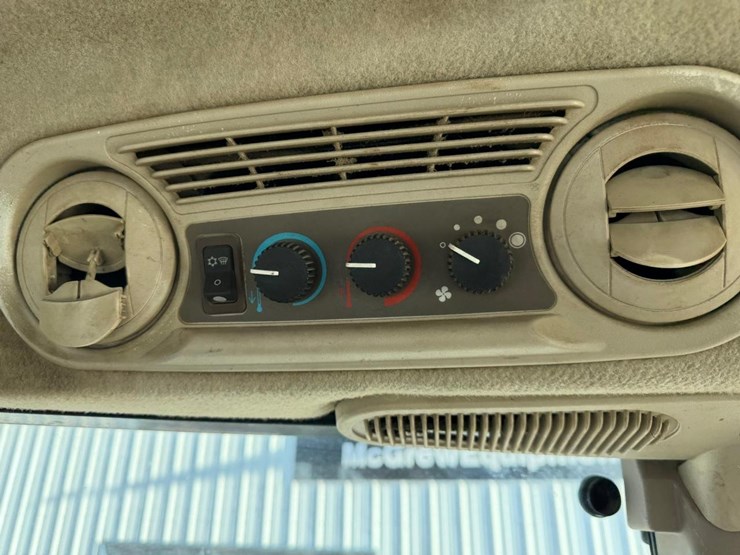 2016-john-deere-5100e-image-22