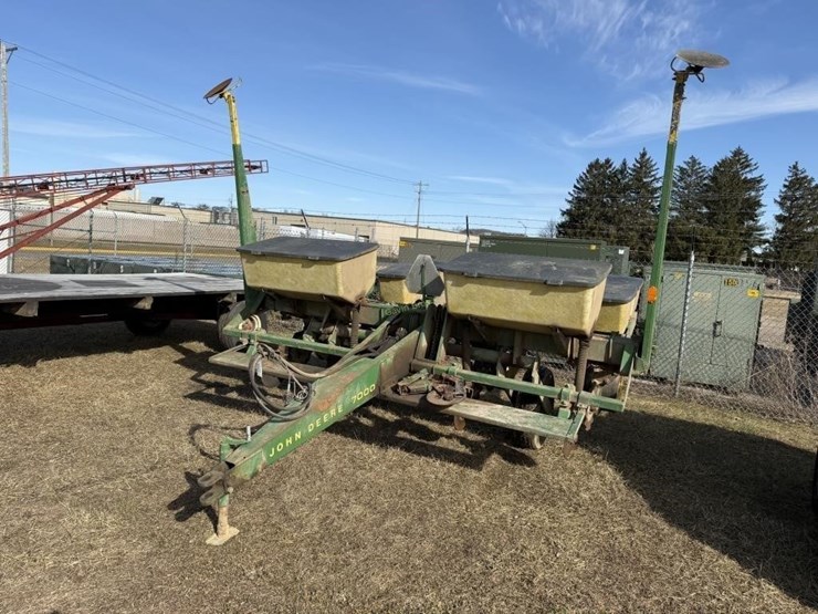 john-deere-7000-image-1