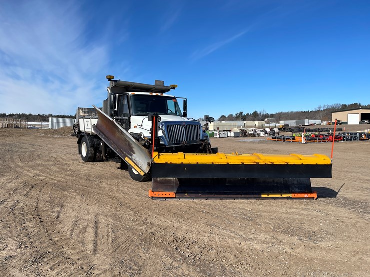 #1016-•-2007-international-plow-truck-(has-mn-title)-image-2