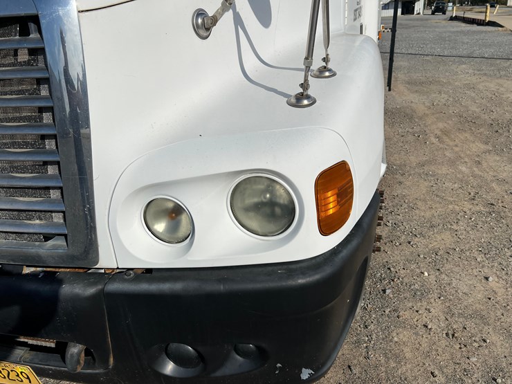 2006-freightliner-auger-truck-image-14