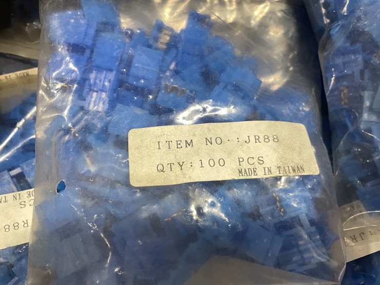 #7651-•-misc.-speakers,-electronic-parts-and-tripp-lite-battery-clips-image-17