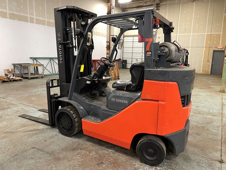 #177-•-2016-toyota-propane-forklift-image-7