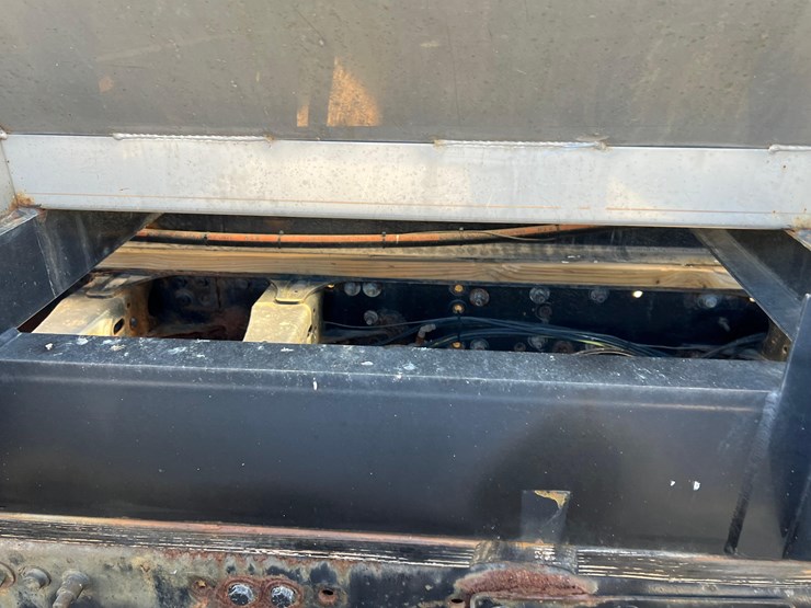 2006-freightliner-auger-truck-image-25