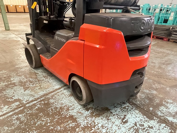 #175-•-2015-toyota-propane-forklift-image-17