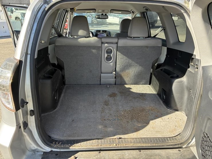2014-toyota-rav4-image-11