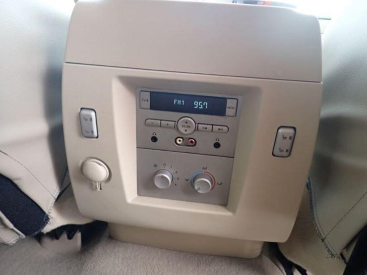 2009-lincoln-navigator-image-44