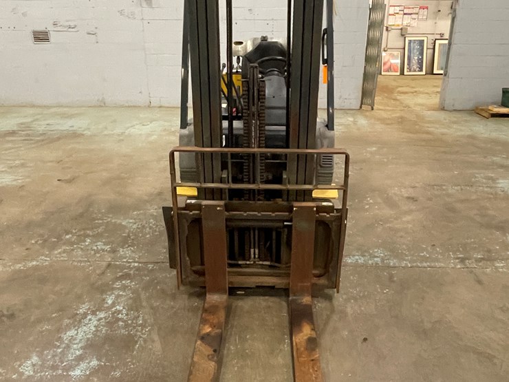 #169-•-2013-komatsu-30-propane-forklift-image-2