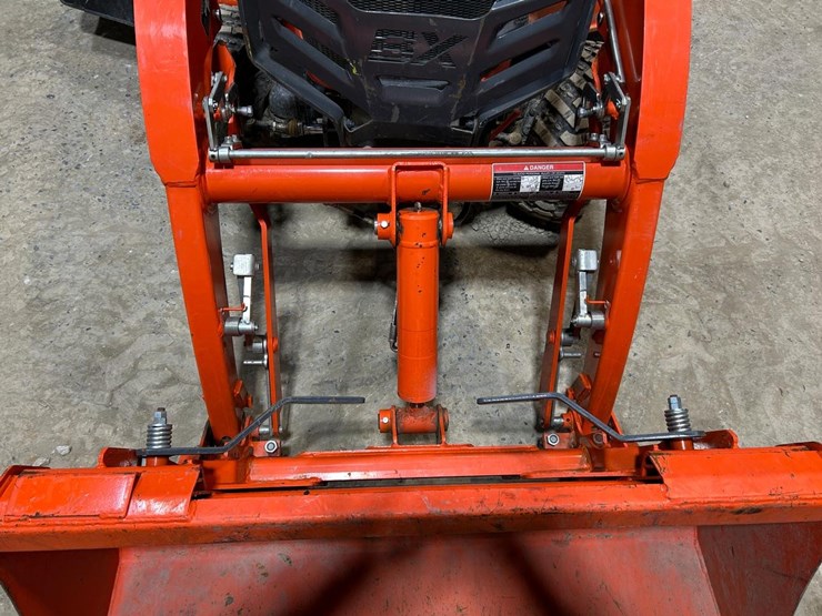 2019-kubota-bx2380-image-11