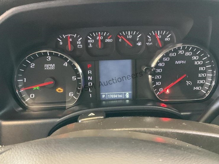 2019-chevrolet-silverado-2500hd-image-17