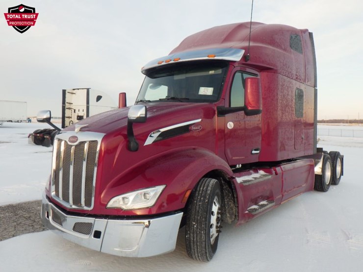 2023-peterbilt-579-image-1