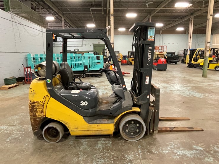 #169-•-2013-komatsu-30-propane-forklift-image-4