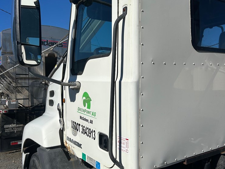 2012-mack-tender-truck-w/adams-rear-discharge-bed-auger-image-58