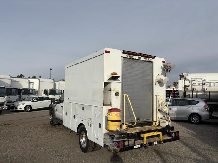 2011-ford-f550-image-4